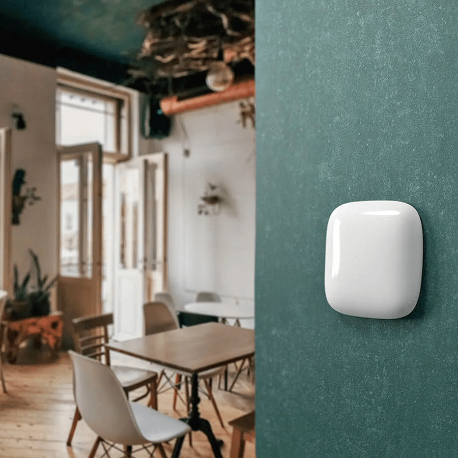 SQUARE PORCELAIN WALL SOCKET AZURE PC/USB - DYKE & DEAN