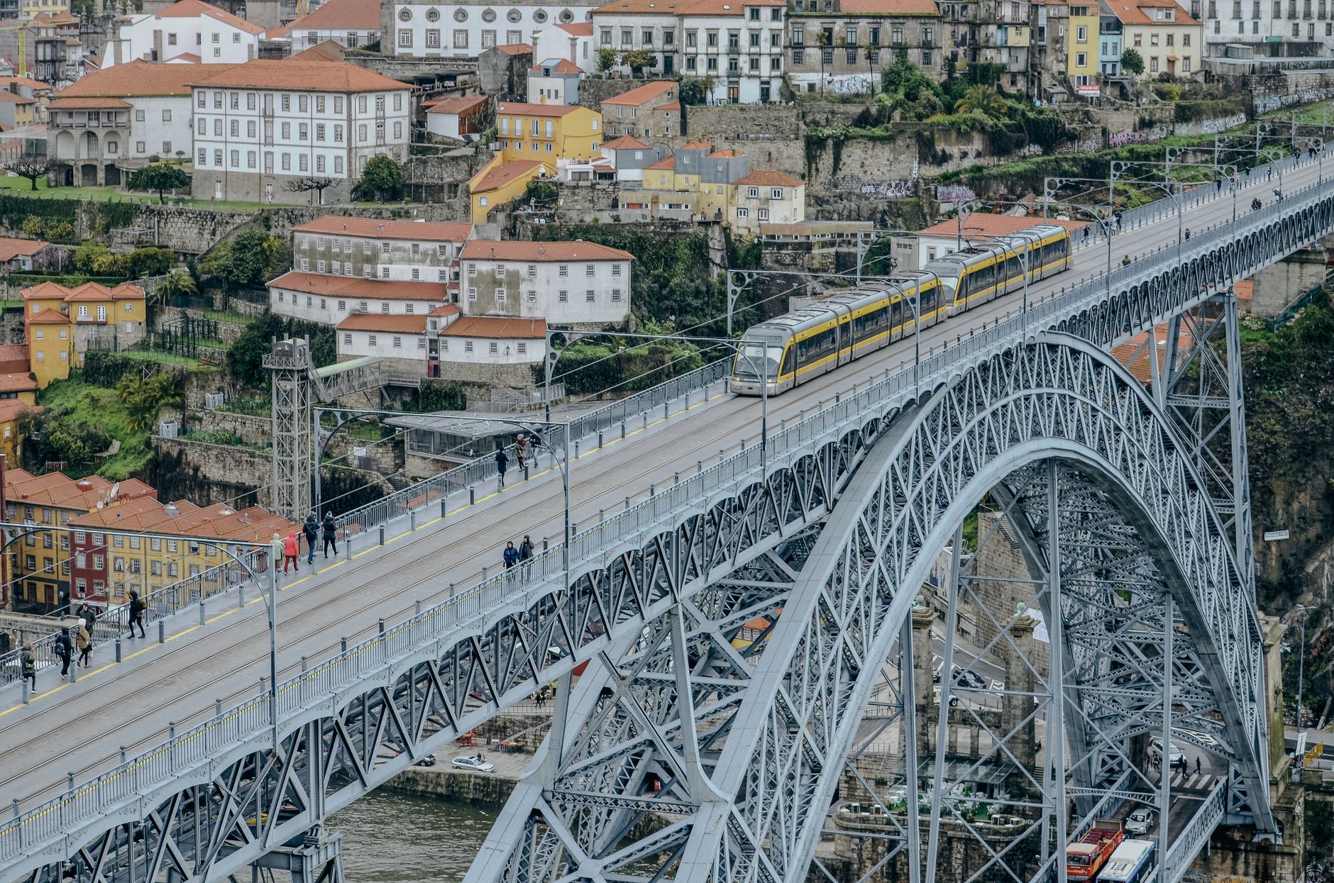 Szlakiem zabytkowych akweduktów Portugalii: kamienne giganty w miastach i na odludziu