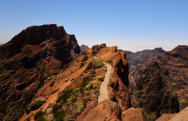 Szlak trekkingowy wzdłuż Pico do Arieiro na Maderze